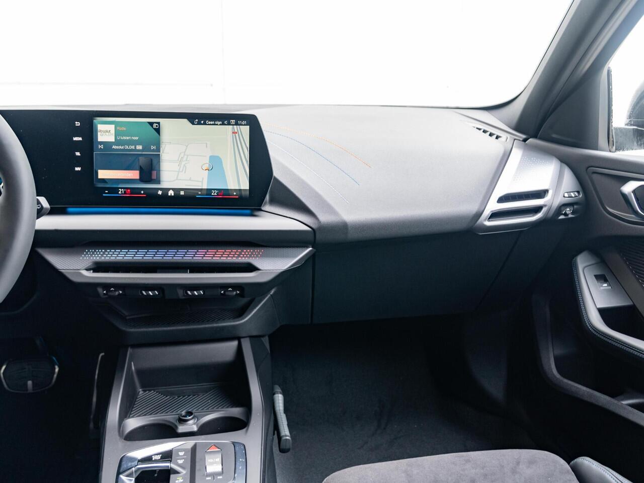 BMW 1-SERIE 120 | M Sportpakket | Premium Pack | Stuurwielrand verwarmd | Comfort Access | Achteruitrijcamera | Stoelverwarming | 18'' | Ekris Selection