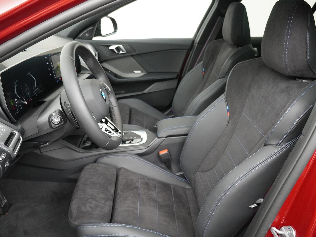 BMW 1-SERIE 120 M Sport Design Edition | M-Sport Pro | Head-Up | Comfort Access | Driving Assistant Plus | Harman Kardon | Panoramadak | Ekris Selection