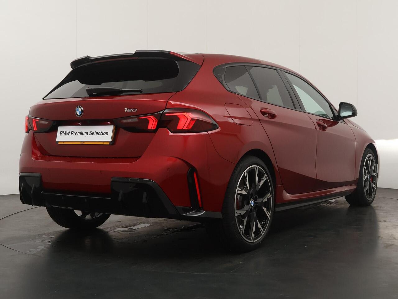 BMW 1-SERIE 120 M Sport Design Edition | M-Sport Pro | Head-Up | Comfort Access | Driving Assistant Plus | Harman Kardon | Panoramadak | Ekris Selection