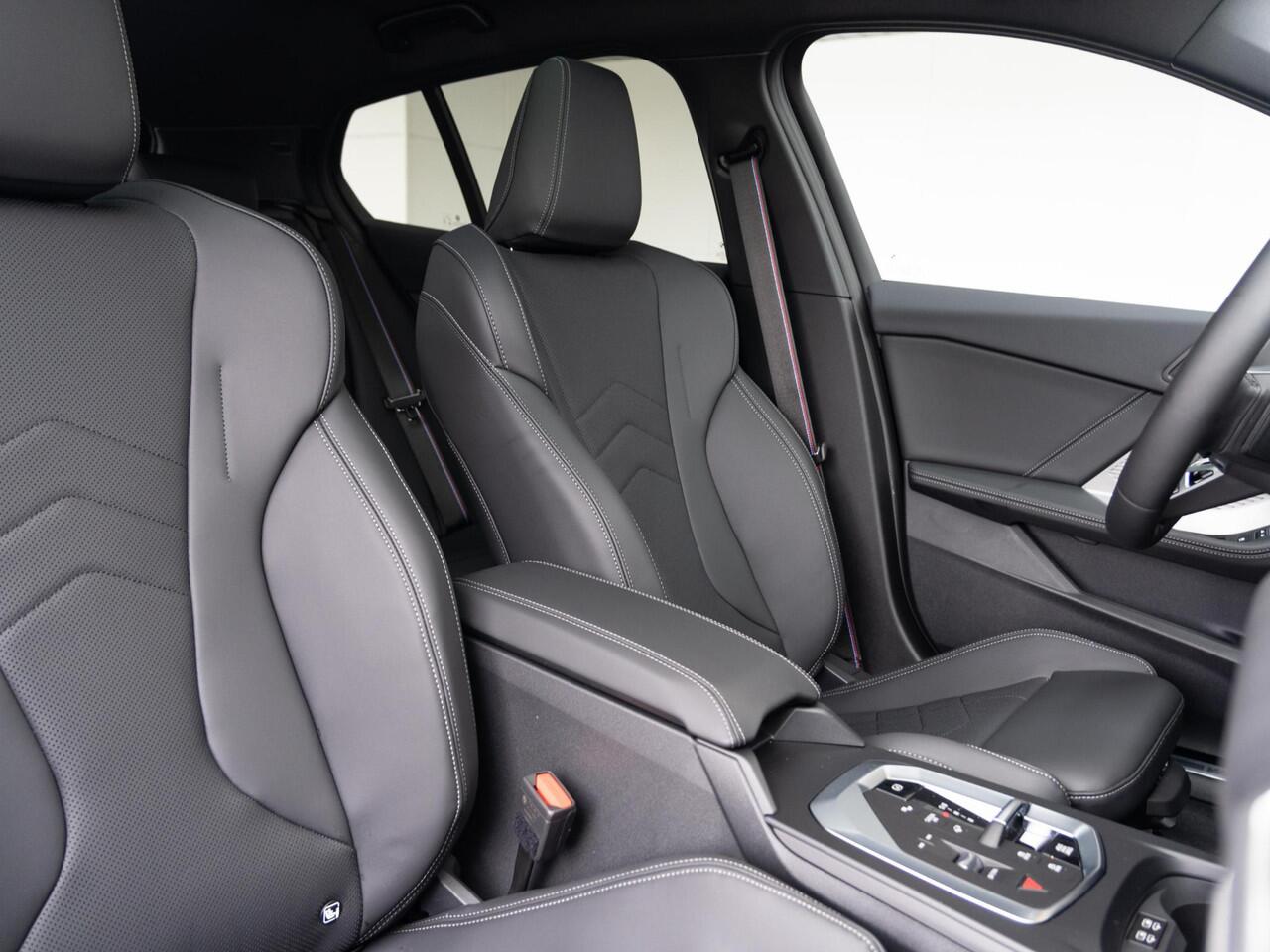 BMW 1-SERIE 120 | M Sportpakket Pro | Premium Pack | Stuurwielrand verwarmd | Comfort Access | Achteruitrijcamera | Panoramadak | Driving Assistant Plus | Ekris Selection