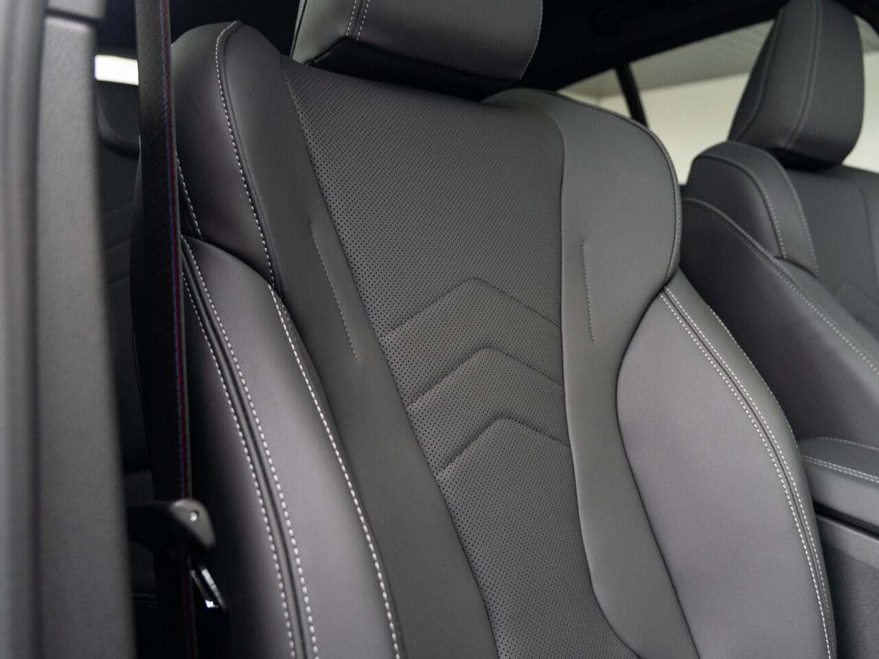 BMW 1-SERIE 120 | M Sportpakket Pro | Premium Pack | Stuurwielrand verwarmd | Comfort Access | Achteruitrijcamera | Panoramadak | Driving Assistant Plus | Ekris Selection