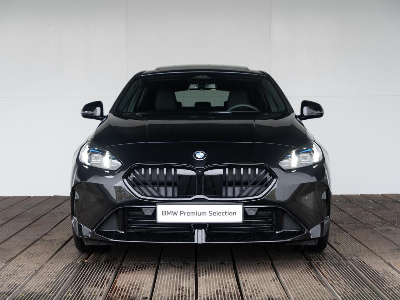 BMW 1-SERIE 120 | M Sportpakket Pro | Premium Pack | Stuurwielrand verwarmd | Comfort Access | Achteruitrijcamera | Panoramadak | Driving Assistant Plus | Ekris Selection