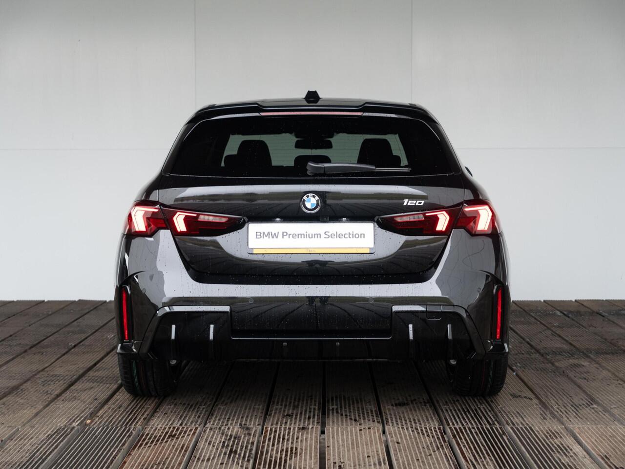 BMW 1-SERIE 120 | M Sportpakket Pro | Premium Pack | Stuurwielrand verwarmd | Comfort Access | Achteruitrijcamera | Panoramadak | Driving Assistant Plus | Ekris Selection