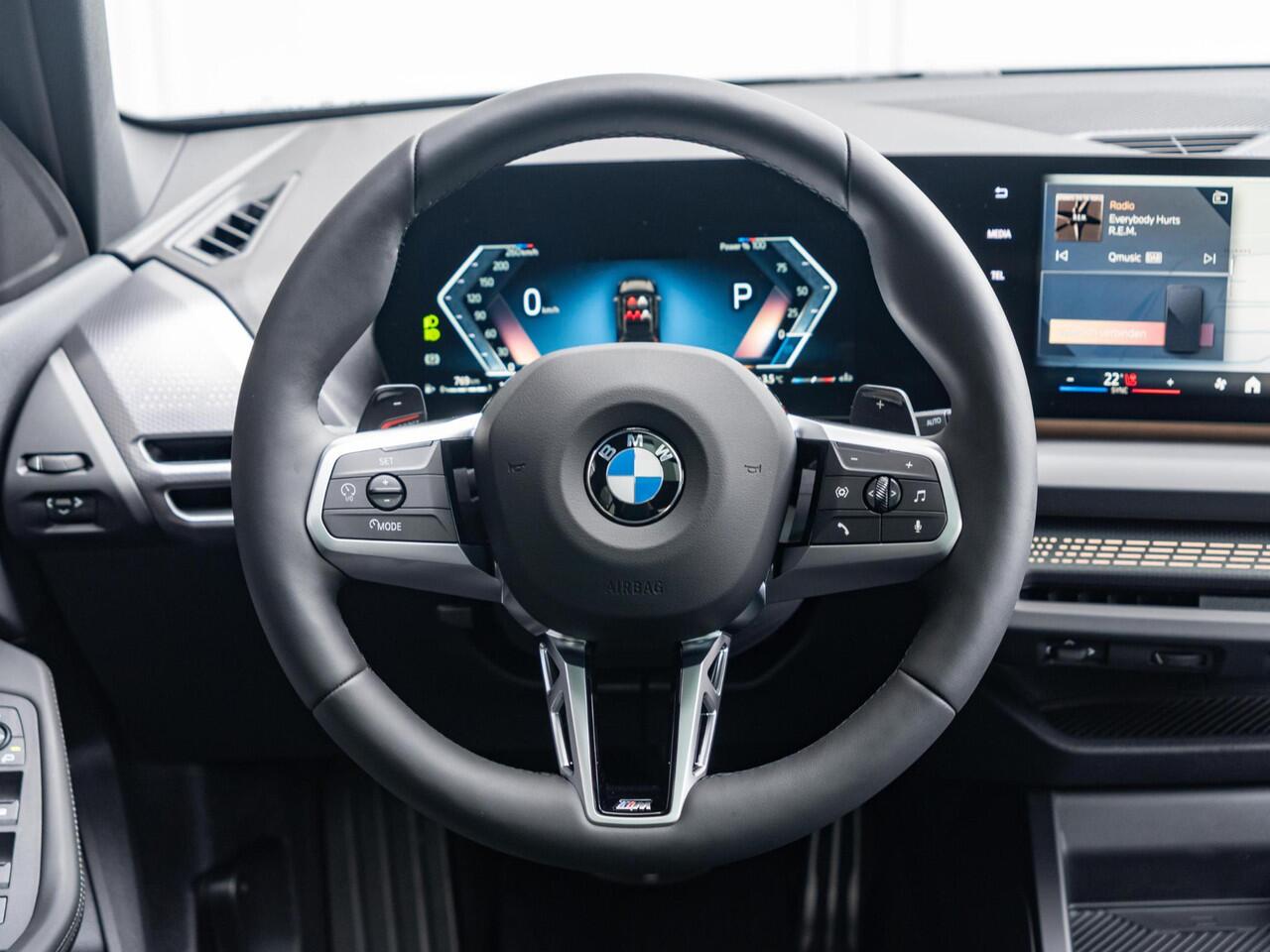 BMW 1-SERIE 120 | M Sportpakket Pro | Premium Pack | Stuurwielrand verwarmd | Comfort Access | Achteruitrijcamera | Panoramadak | Driving Assistant Plus | Ekris Selection