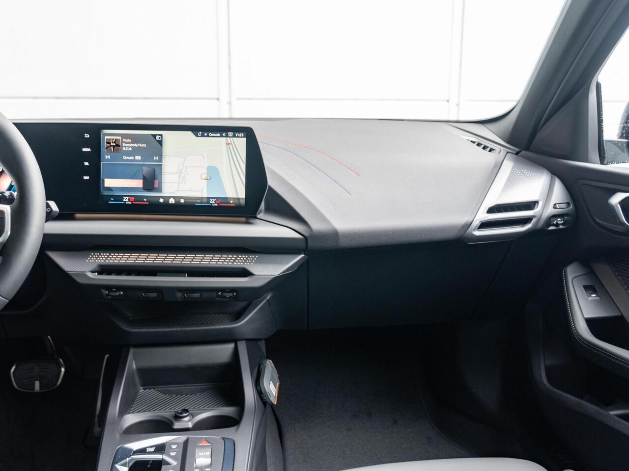 BMW 1-SERIE 120 | M Sportpakket Pro | Premium Pack | Stuurwielrand verwarmd | Comfort Access | Achteruitrijcamera | Panoramadak | Driving Assistant Plus | Ekris Selection