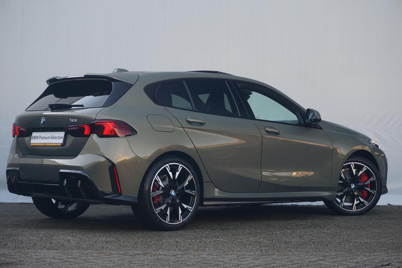 BMW 1-SERIE 123 xDrive M Sportpakket Pro 19'' | Panoramadak | Elektrisch verstelbare stoelen | Harman Kardon | Ekris Selection