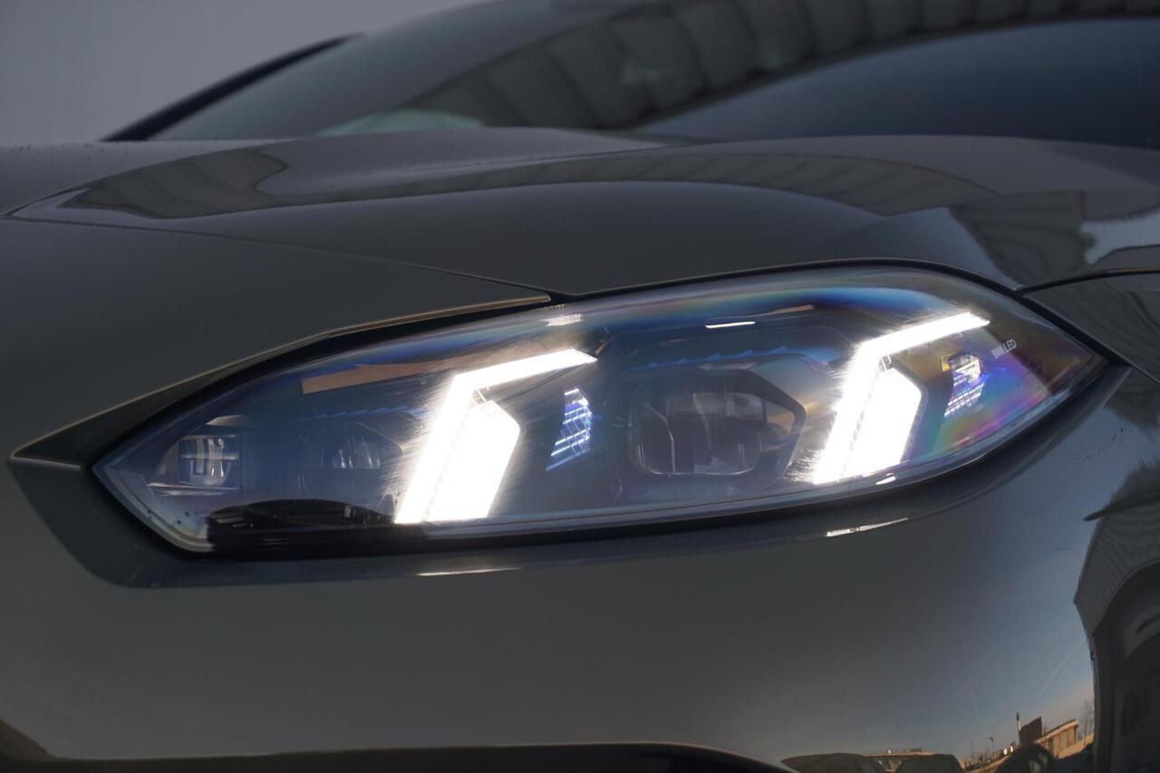 BMW 1-SERIE 123 xDrive M Sportpakket Pro 19'' | Panoramadak | Elektrisch verstelbare stoelen | Harman Kardon | Ekris Selection