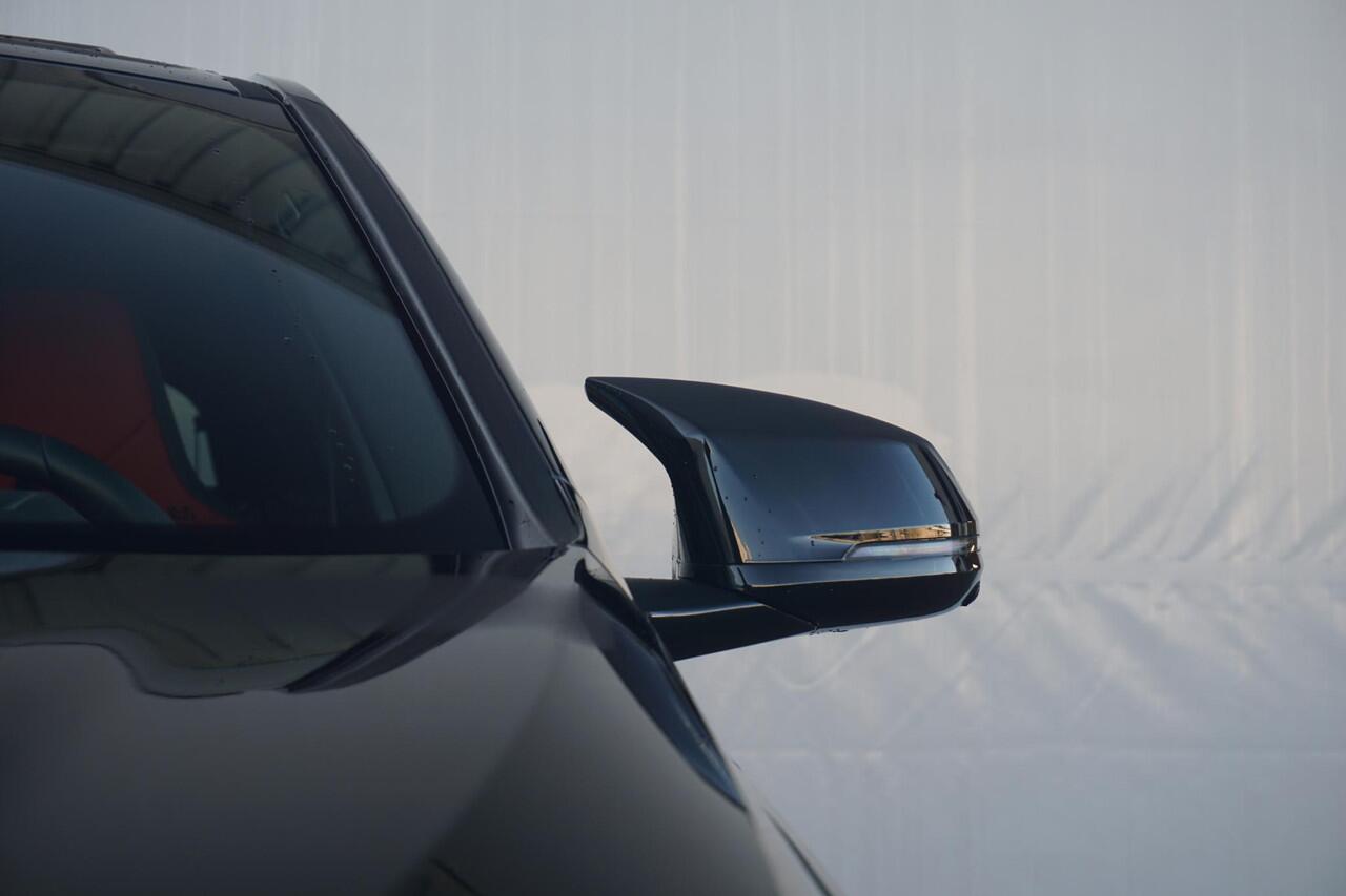 BMW 1-SERIE M135i xDrive M Sportpakket Pro 19'' / Harman Kardon / M Sportstoelen / Panoramadak / Elektrisch verstelbare stoelen / Head-Up Display