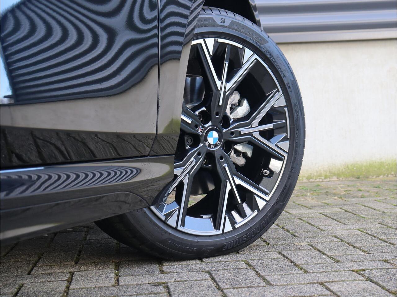 BMW 1-SERIE 5-deurs 120 | M Sportpakket | Panodak | Harman Kardon | Driving Assistant | Comfort Access | Getint Glas | Verwarmd Stuurwiel | Sporstoelen | 18'' LMV | Ekris Selection