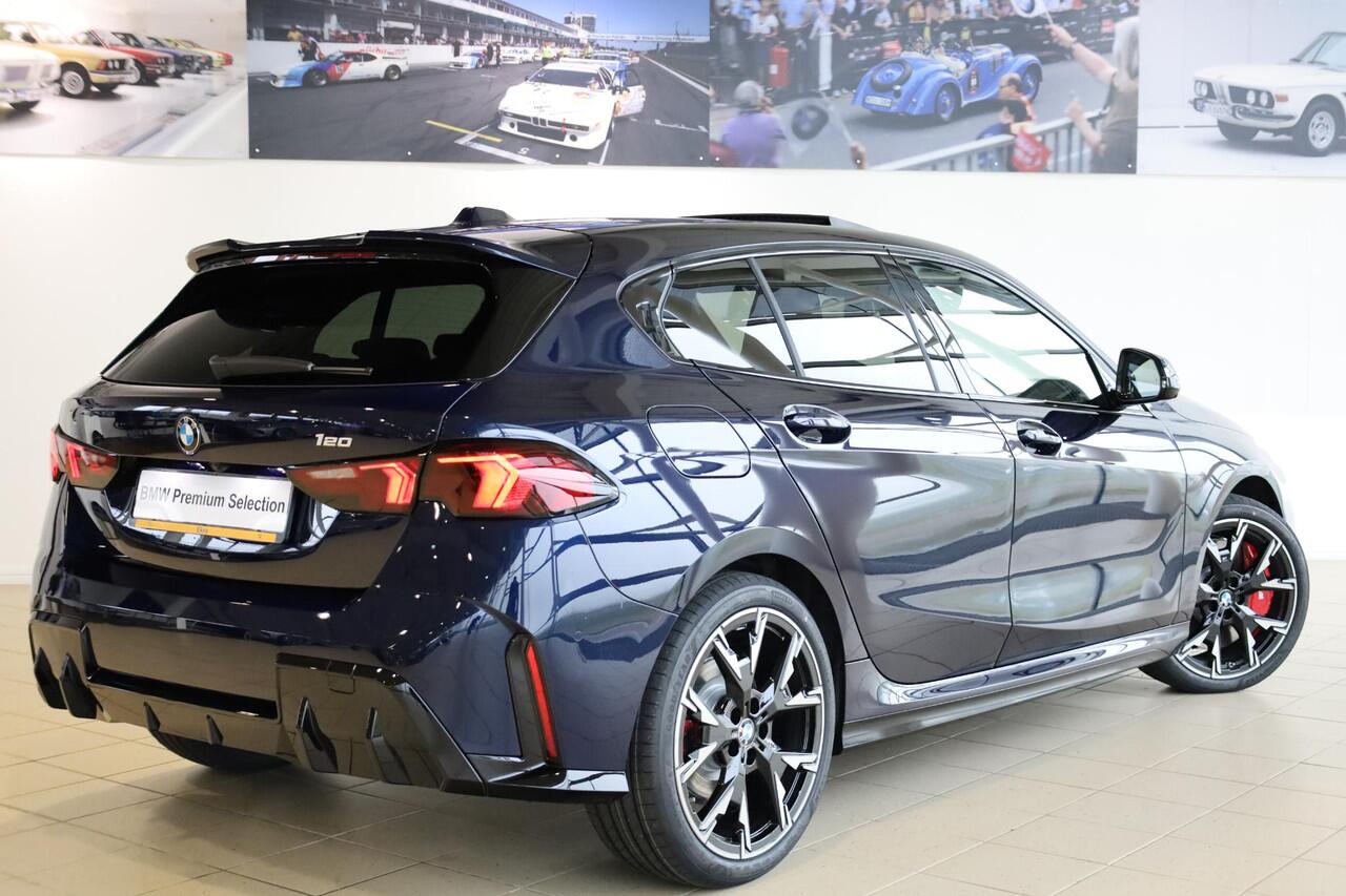 BMW 1-SERIE 120 M Sport Pro | Panoramadak | Head-Up | Driving Assistant Plus | 360 Camera
