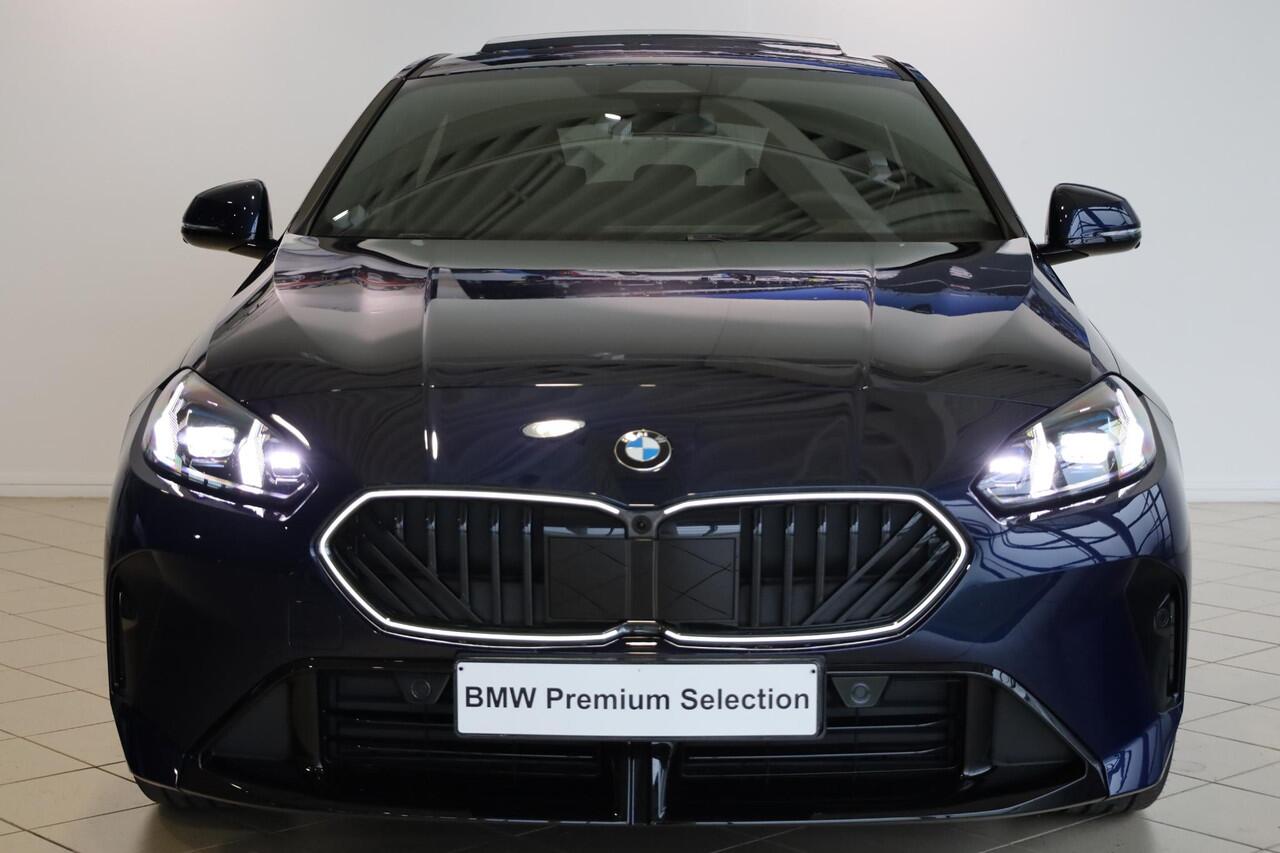 BMW 1-SERIE 120 M Sport Pro | Panoramadak | Head-Up | Driving Assistant Plus | 360 Camera