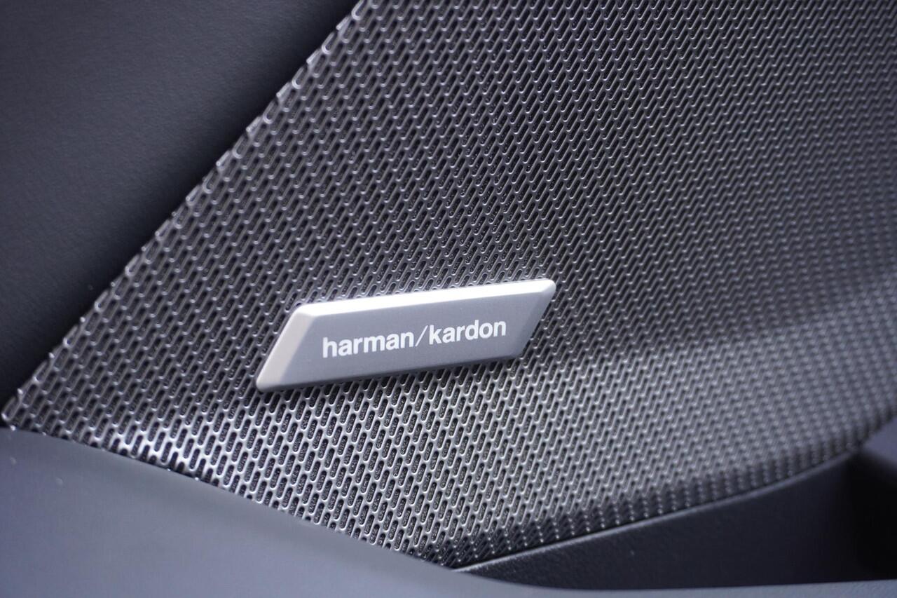 BMW 1-SERIE 120 M Sportpakket Pro | High Executive | Innovation Pack | Individual Lak | Panoramadak