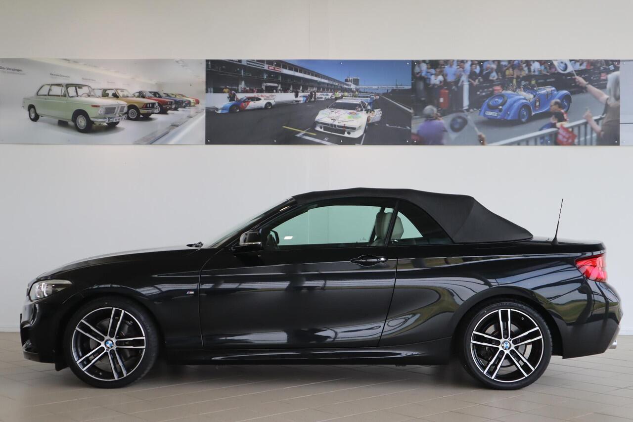 BMW 2-SERIE Cabrio 220i High Executive | M-Sportpakket | 18'' LMV | Afneembare Trekhaak