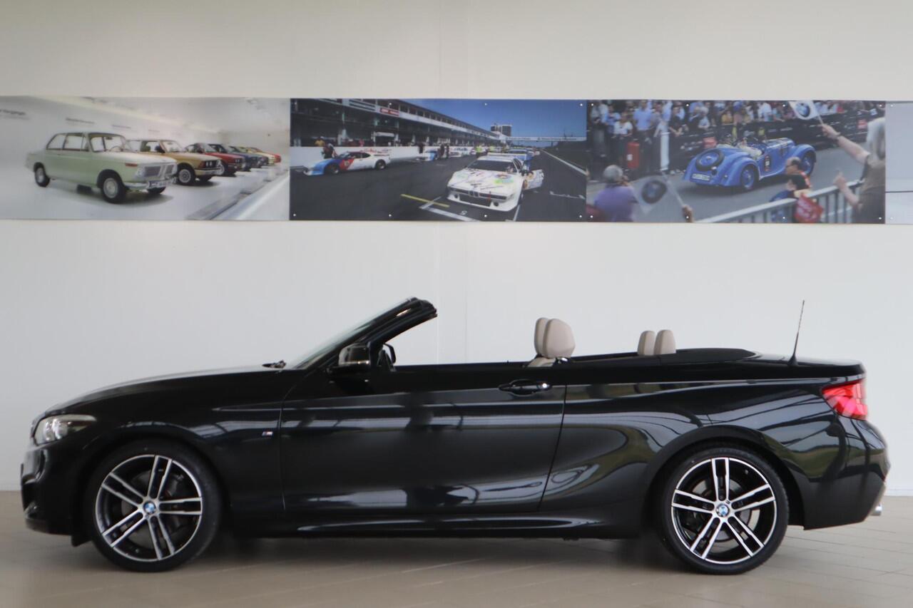 BMW 2-SERIE Cabrio 220i High Executive | M-Sportpakket | 18'' LMV | Afneembare Trekhaak