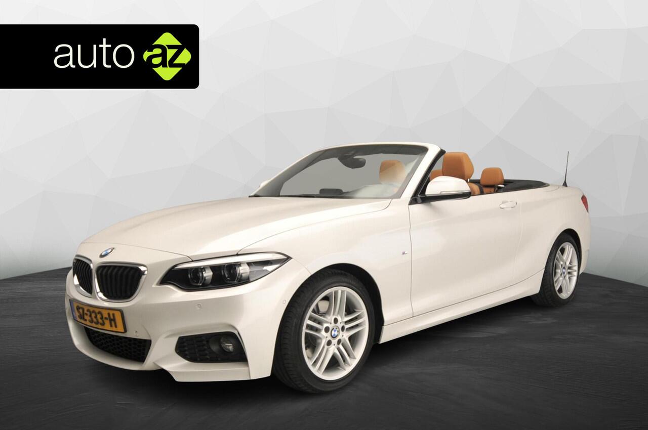 BMW 2-SERIE Cabrio 220i Automaat / Sportpakket / Leder / Trekhaak / HIFI / Camera / Park assist / Alu wielen 18 inch