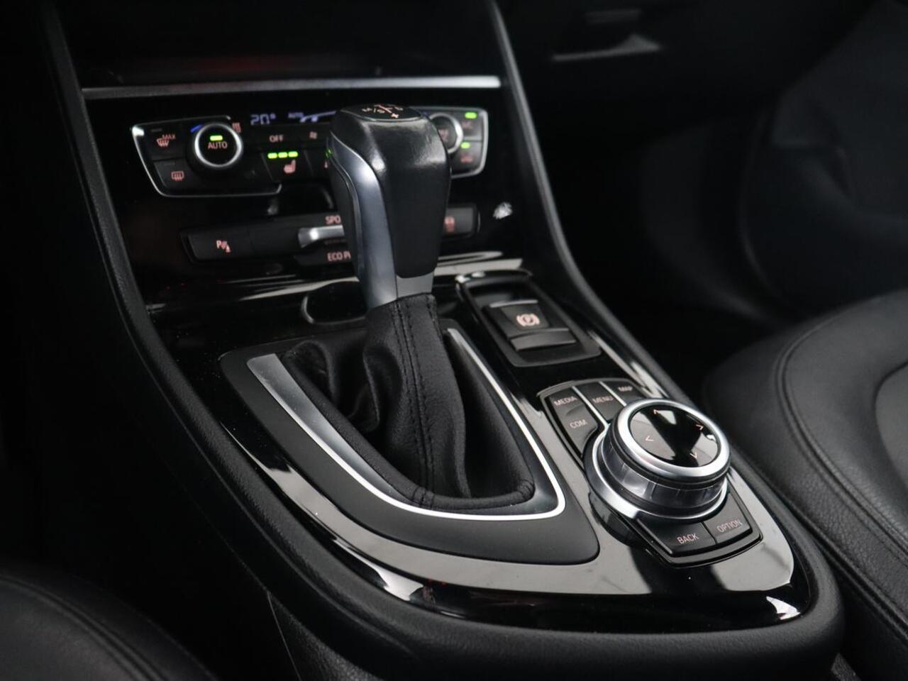 BMW 2-SERIE Active Tourer 218i High Executive | Leder | Stoelverwarming | Harman/Kardon | Trekhaak | Navigatie | Full LED | Climate control | Parkeerhulp | Cruise control