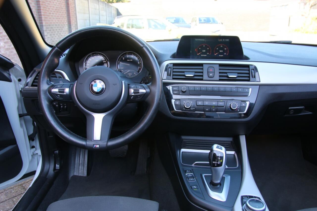 BMW 2-SERIE 218i High Executive | M-pakket | Navigatie | Sensoren v/a |