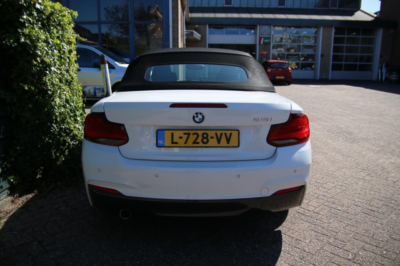 BMW 2-SERIE 218i High Executive | M-pakket | Navigatie | Sensoren v/a |