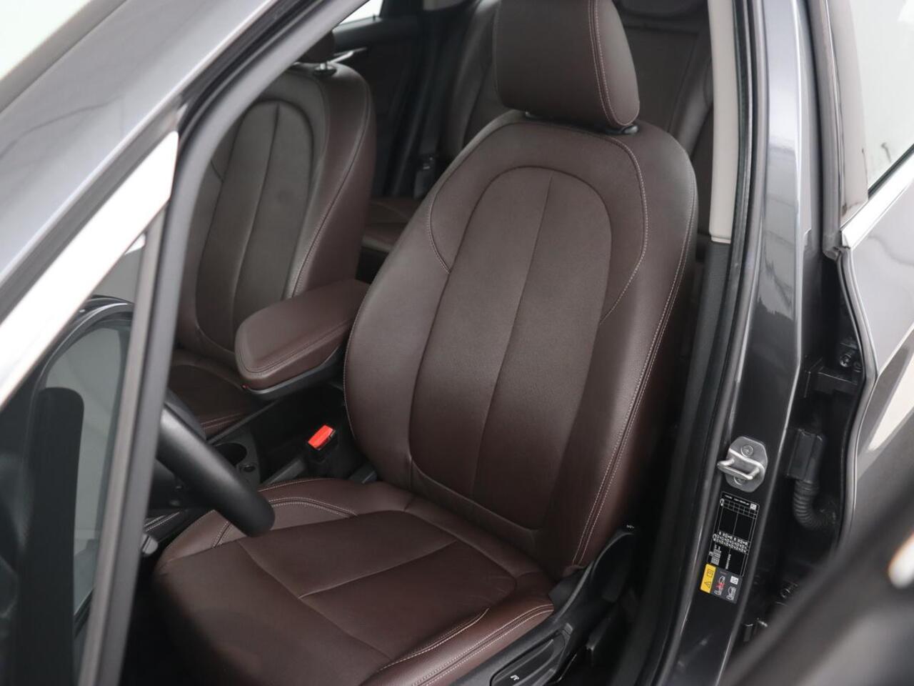 BMW 2-SERIE Active Tourer 225xe iPerformance Luxury Line | Panoramadak | Leder | Head-Up | Camera | Keyless | Navigatie | Park Assist | Adaptief LED