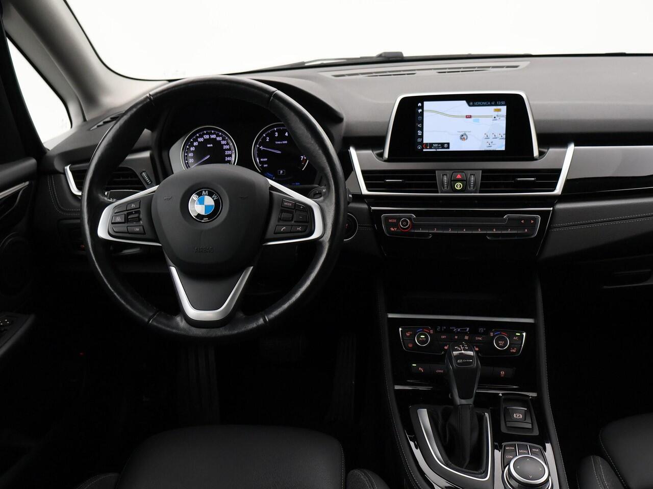 BMW 2-SERIE Active Tourer 225xe 224 PK XDRIVE PLUG-IN HYBRID + STOELVERWARMING / AFN. TREKHAAK / NAVIGATIE