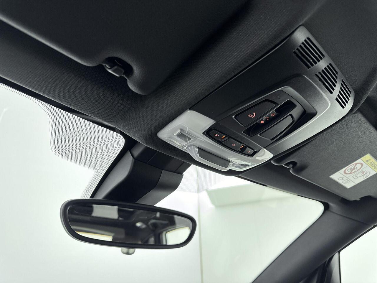 BMW 2-SERIE Active Tourer 218i Corporate Lease High Executive 140Pk | Navigatie | Parkeersensoren Voor & Achter | Achteruitrijcamera | Schuif-Kanteldak | Lederen Bekleding | Climate Control | Trekhaak | Stoelverwarming |