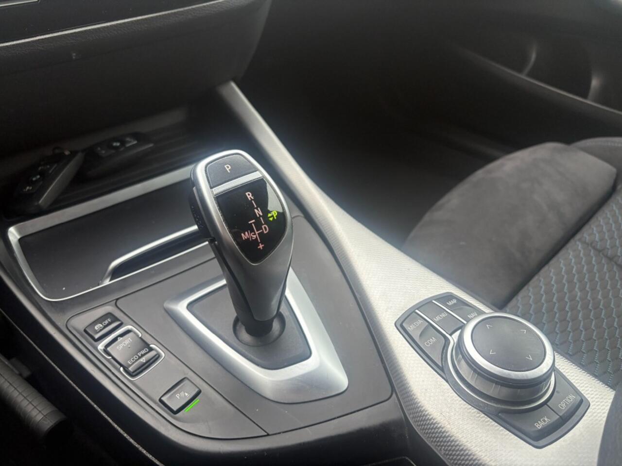 BMW 2-SERIE 220I High Executive M-sport I Alcantara I Navi