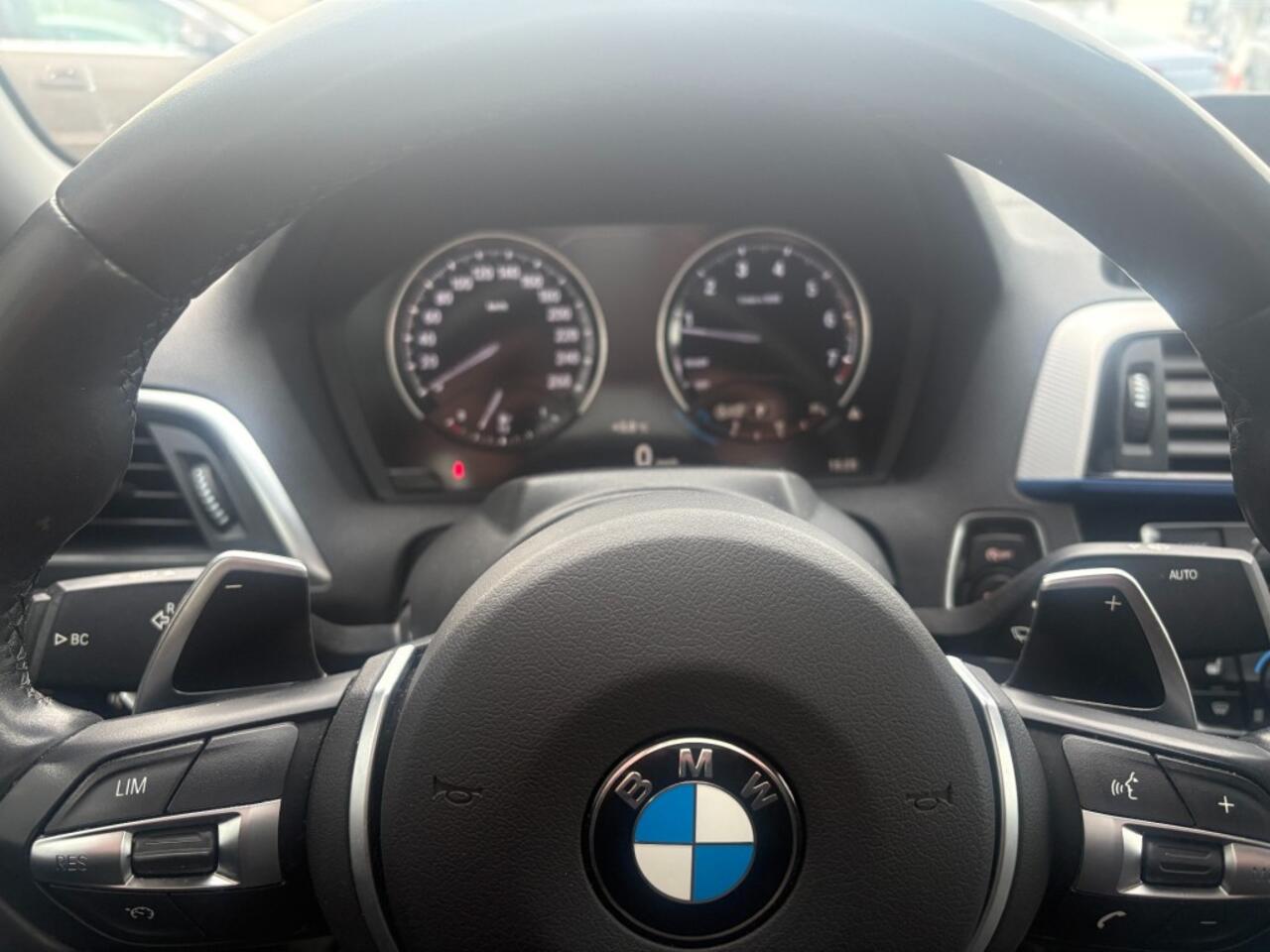 BMW 2-SERIE 220I High Executive M-sport I Alcantara I Navi