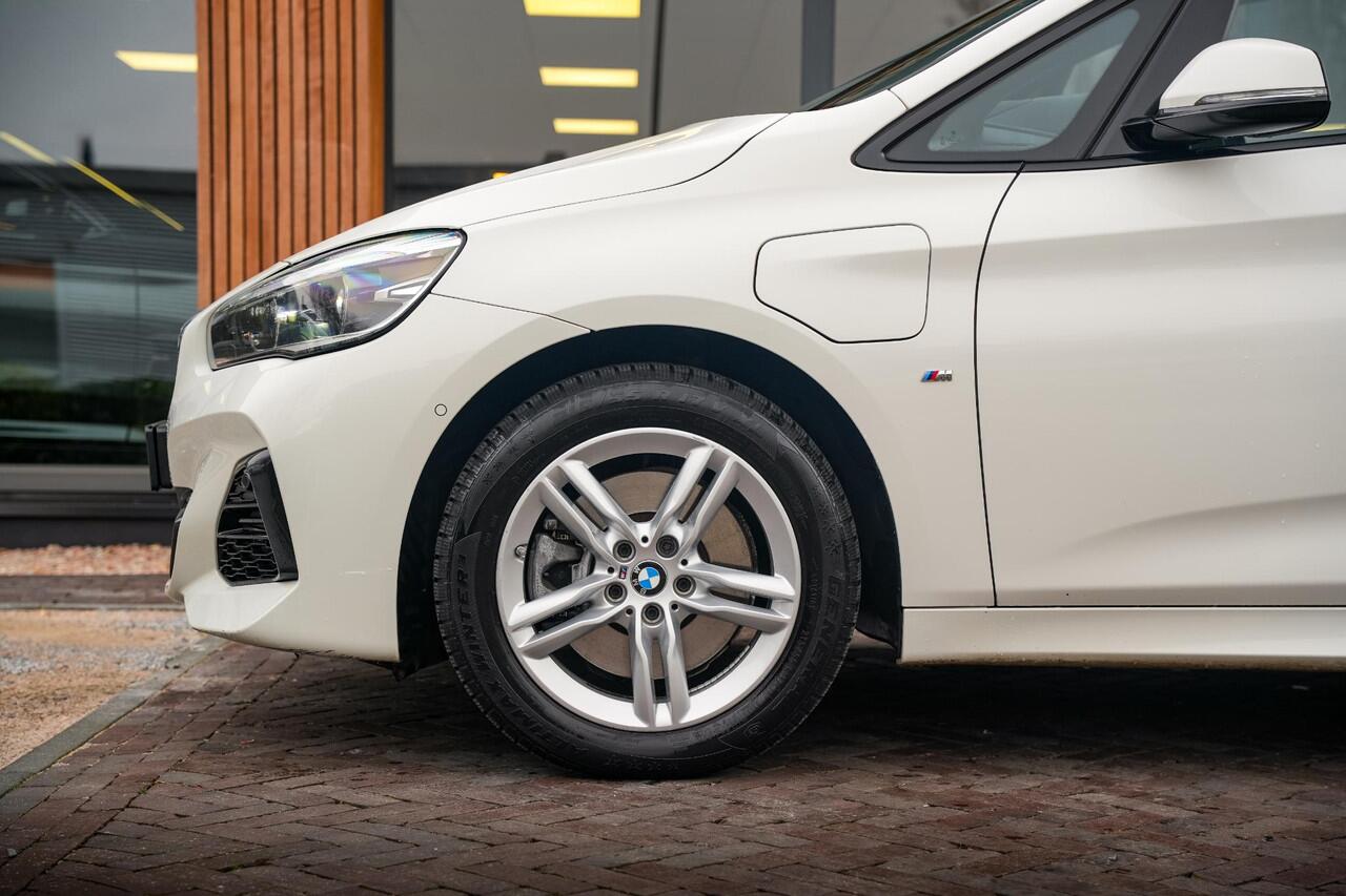 BMW 2-SERIE Active Tourer 225xe iPerformance High Executive M Pakket Camera Pano HUD Clima Cruise Leer 17"LM