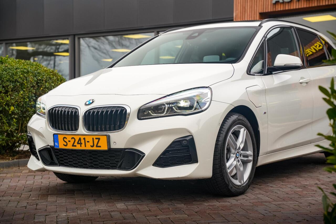 BMW 2-SERIE Active Tourer 225xe iPerformance High Executive M Pakket Camera Pano HUD Clima Cruise Leer 17"LM