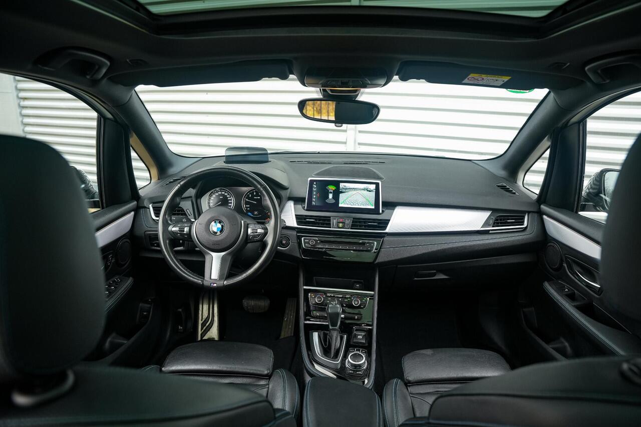 BMW 2-SERIE Active Tourer 225xe iPerformance High Executive M Pakket Camera Pano HUD Clima Cruise Leer 17"LM