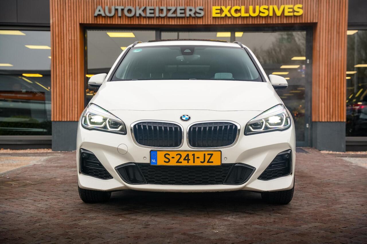 BMW 2-SERIE Active Tourer 225xe iPerformance High Executive M Pakket Camera Pano HUD Clima Cruise Leer 17"LM