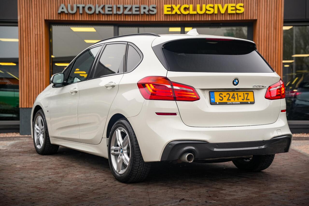 BMW 2-SERIE Active Tourer 225xe iPerformance High Executive M Pakket Camera Pano HUD Clima Cruise Leer 17"LM