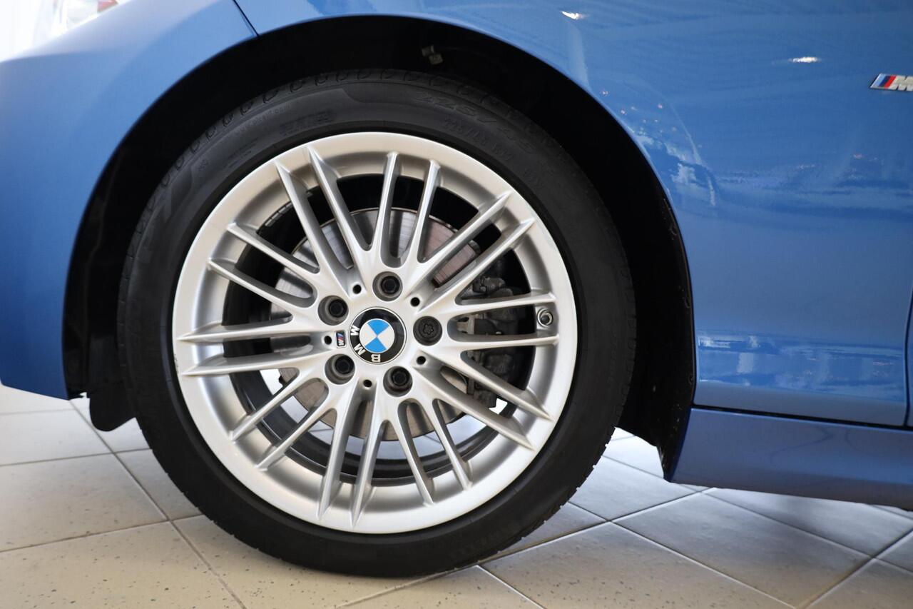 BMW 2-SERIE Cabrio 220i M Sportpakket | Stoelverwarming | Sportstoelen