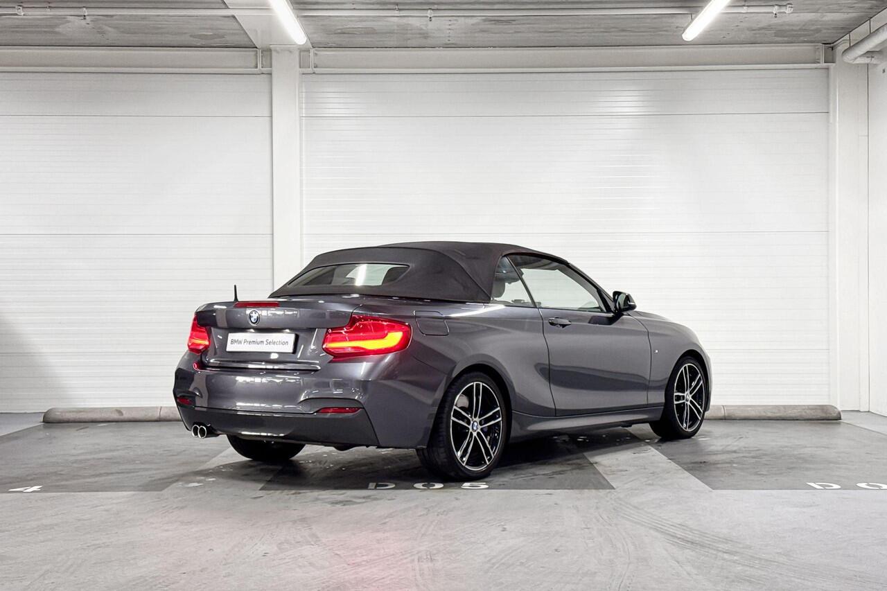 BMW 2-SERIE Cabrio 220i High Executive | M Sportpakket | Stoelverwarming | M sport-onderstel