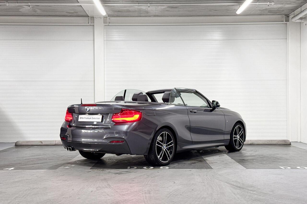 BMW 2-SERIE Cabrio 220i High Executive | M Sportpakket | Stoelverwarming | M sport-onderstel