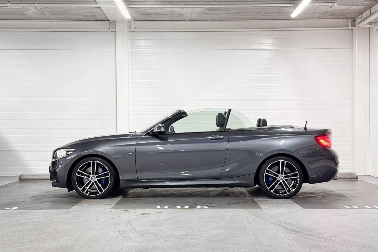 BMW 2-SERIE Cabrio 220i High Executive | M Sportpakket | Stoelverwarming | M sport-onderstel
