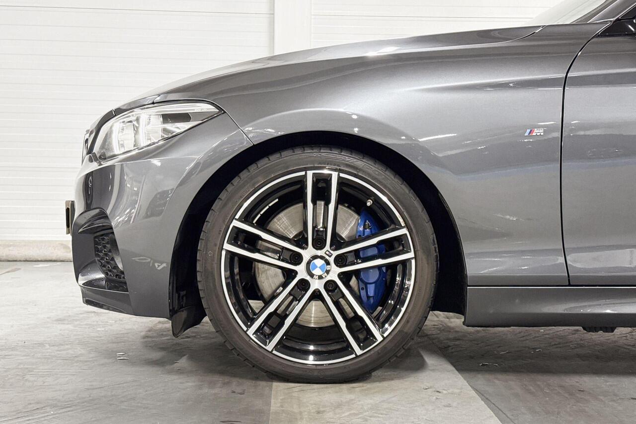 BMW 2-SERIE Cabrio 220i High Executive | M Sportpakket | Stoelverwarming | M sport-onderstel