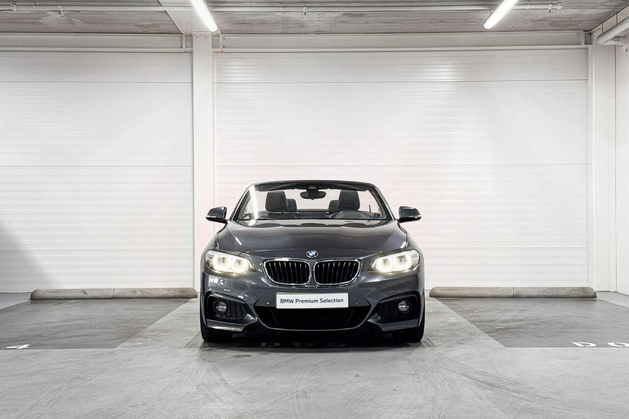 BMW 2-SERIE Cabrio 220i High Executive | M Sportpakket | Stoelverwarming | M sport-onderstel