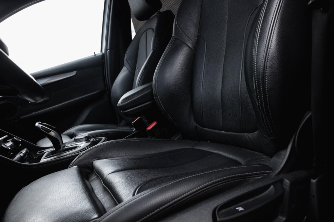 BMW 2-SERIE Active Tourer 218i High Exec. Ed. | HUD | Trekhaak | Leder |