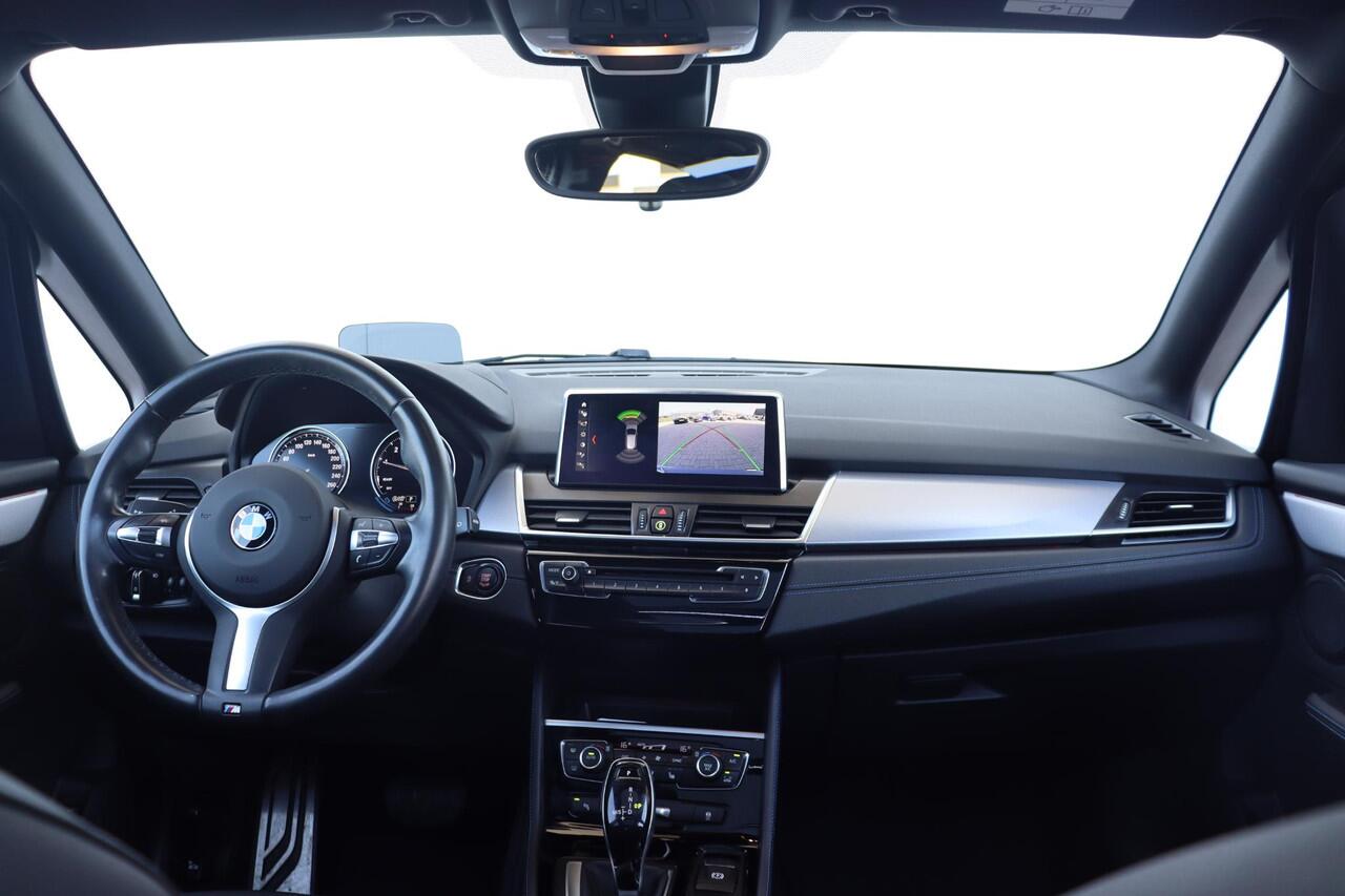 BMW 2-SERIE Active Tourer 218i High Executive Edition M Sport pakket/ Panoramadak/ Head-Up/ Lederen bekleding/ Elektrische achterklep/ Achteruitrijcamera