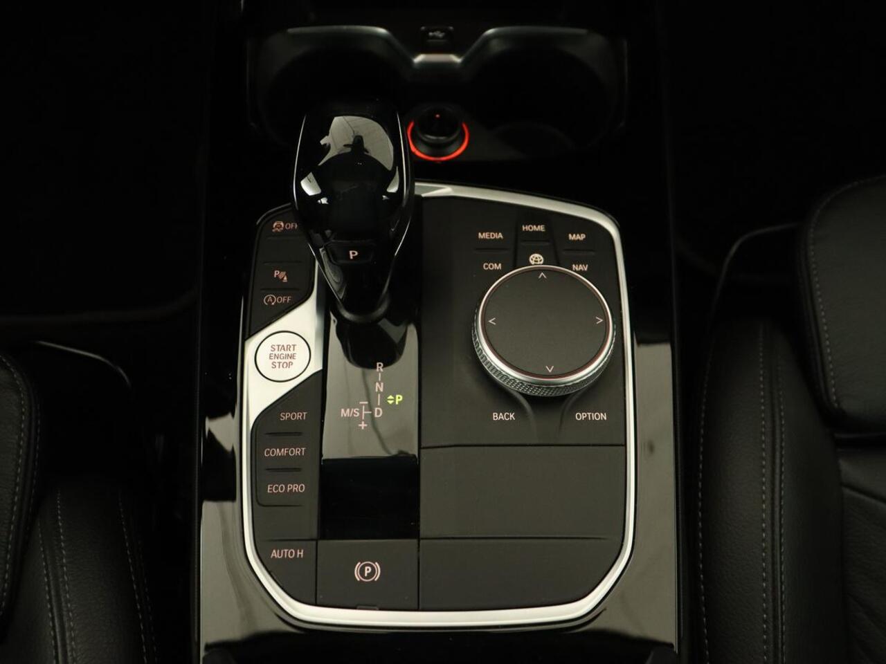 BMW 2-SERIE Gran Coupé 218i High Executive | Panoramadak | Sport Line | Leder | Harman/Kardon | Adaptive cruise | Stuurverwarming | Carplay | Camera | Navigatie | Full LED | Park Assist | Sportstoelen | Live Cockpit