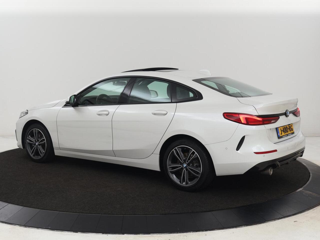 BMW 2-SERIE Gran Coupé 218i High Executive | Panoramadak | Sport Line | Leder | Harman/Kardon | Adaptive cruise | Stuurverwarming | Carplay | Camera | Navigatie | Full LED | Park Assist | Sportstoelen | Live Cockpit