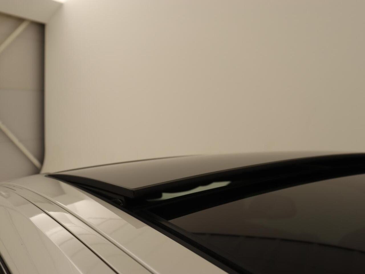 BMW 2-SERIE Gran Coupé 218i High Executive | Panoramadak | Sport Line | Leder | Harman/Kardon | Adaptive cruise | Stuurverwarming | Carplay | Camera | Navigatie | Full LED | Park Assist | Sportstoelen | Live Cockpit