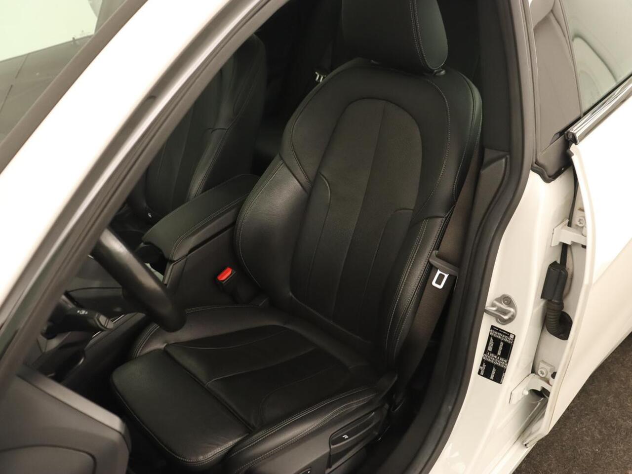 BMW 2-SERIE Gran Coupé 218i High Executive | Panoramadak | Sport Line | Leder | Harman/Kardon | Adaptive cruise | Stuurverwarming | Carplay | Camera | Navigatie | Full LED | Park Assist | Sportstoelen | Live Cockpit