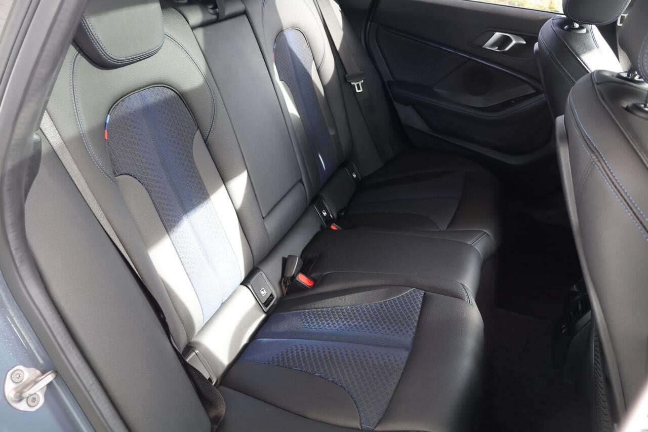 BMW 2-SERIE Gran Coupé 218i | M Sportpakket | Audio Media Pack | Panorama Dak