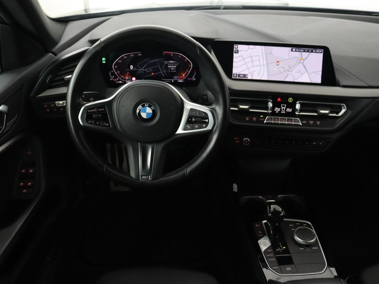 BMW 2-SERIE Gran Coupé 218i M Sport | Sportstoelen | Camera | Carplay | Live Cockpit | Half leder | Navigatie | Sfeerverlichting | Full LED | Climate control