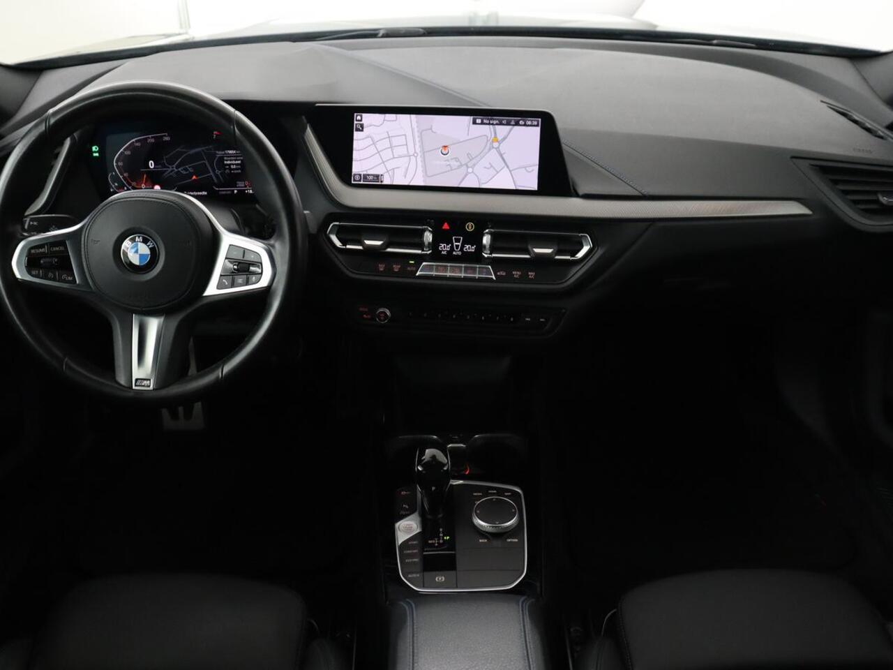 BMW 2-SERIE Gran Coupé 218i M Sport | Sportstoelen | Camera | Carplay | Live Cockpit | Half leder | Navigatie | Sfeerverlichting | Full LED | Climate control