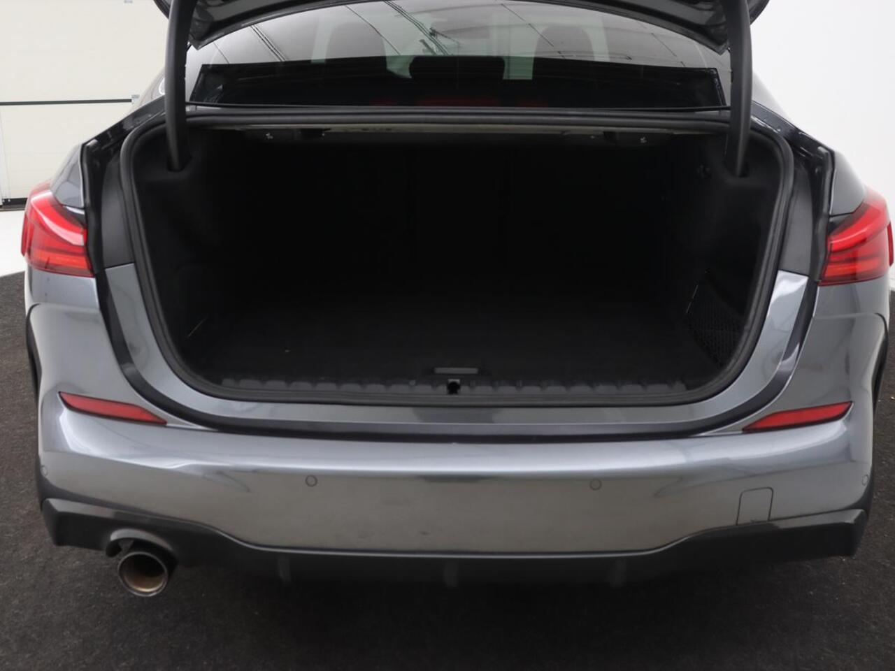 BMW 2-SERIE Gran Coupé 218i M Sport | Sportstoelen | Camera | Carplay | Live Cockpit | Half leder | Navigatie | Sfeerverlichting | Full LED | Climate control