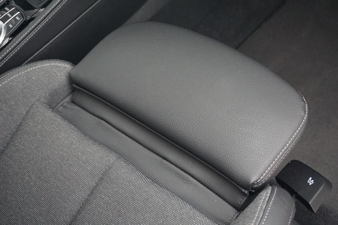 BMW 2-SERIE Active Tourer 218i Executive Sport Line 17'' / Trekhaak / Head-Up Display / PDC