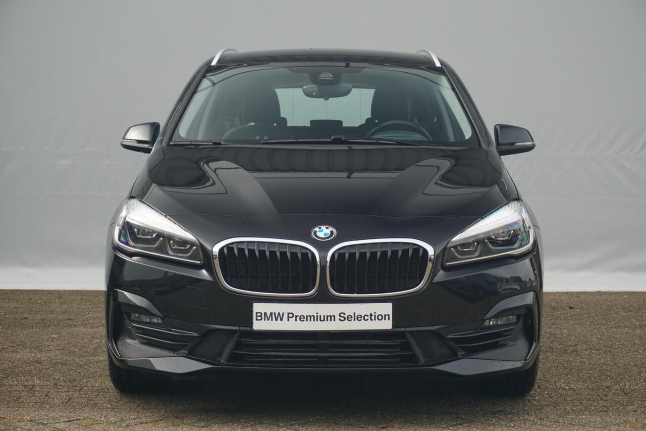 BMW 2-SERIE Active Tourer 218i Executive Sport Line 17'' / Trekhaak / Head-Up Display / PDC